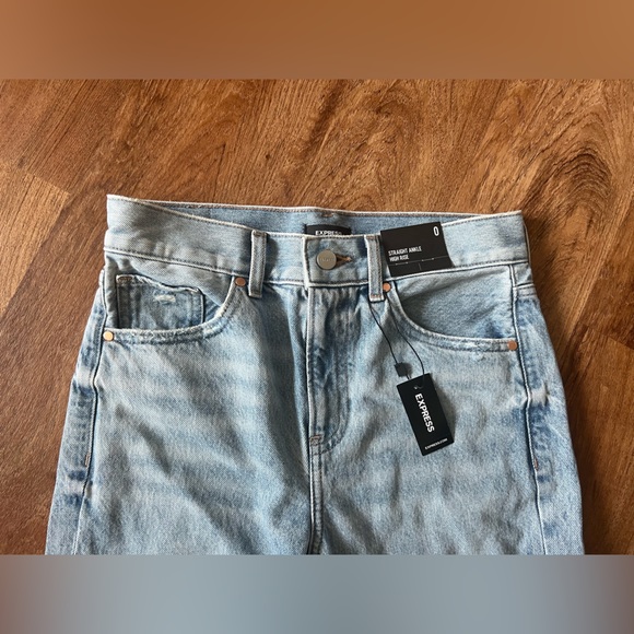 Express | High Wasted Light Wash Ripped Straight Ankle Jeans | Size 0 - Picture 6 of 14
